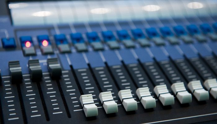 Mischpult Mixer Audio Video DJ Service